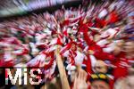 10.05.2025, Fussball 1. Bundesliga 2024/2025, 33. Spieltag,  FC Bayern Mnchen - Borussia Mnchengladbach, in der Allianz-Arena Mnchen. Bayernfans, Zoomeffekt