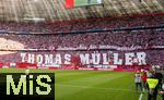 10.05.2025, Fussball 1. Bundesliga 2024/2025, 33. Spieltag,  FC Bayern Mnchen - Borussia Mnchengladbach, in der Allianz-Arena Mnchen. Groe Choreografie der Bayernfans zum Abschied von Thomas Mller (FC Bayern Mnchen) 