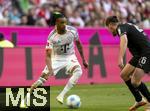 10.05.2025, Fussball 1. Bundesliga 2024/2025, 33. Spieltag,  FC Bayern Mnchen - Borussia Mnchengladbach, in der Allianz-Arena Mnchen. Michael Olise (FC Bayern Mnchen) am Ball 