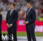 10.05.2025, Fussball 1. Bundesliga 2024/2025, 33. Spieltag,  FC Bayern Mnchen - Borussia Mnchengladbach, in der Allianz-Arena Mnchen. Der FC Bayern Mnchen feiert seine 34.Meisterschaft nach dem Spiel.  DFL-Geschftsfhrer Steffen Merkel (li.) und Marc Lenz (re).