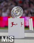 10.05.2025, Fussball 1. Bundesliga 2024/2025, 33. Spieltag,  FC Bayern Mnchen - Borussia Mnchengladbach, in der Allianz-Arena Mnchen. Der FC Bayern Mnchen feiert seine 34.Meisterschaft nach dem Spiel. Die Meisterschale steht auf der Stele bereit. (Bildbearbeitung)