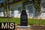 15.05.2025, Trkheim im Unterallgu, Gedenkstein im Schlossgarten am Rathaus, Im Trkheimer Schlossgarten erinnert seit Mai 2025 ein Gedenkstein an Maria und Willi Seitz, die kurz vor Kriegsende 1945 drei geflohene Jdinnen in ihrem Haus versteckten. Initiator war der in Trkheim aufgewachsene Journalist Achim Schregle.
Wer immer ein Menschenleben rettet, hat damit gleichsam eine ganze Welt gerettet