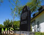 15.05.2025, Trkheim im Unterallgu, Gedenkstein im Schlossgarten am Rathaus, Im Trkheimer Schlossgarten erinnert seit Mai 2025 ein Gedenkstein an Maria und Willi Seitz, die kurz vor Kriegsende 1945 drei geflohene Jdinnen in ihrem Haus versteckten. Initiator war der in Trkheim aufgewachsene Journalist Achim Schregle.
Wer immer ein Menschenleben rettet, hat damit gleichsam eine ganze Welt gerettet