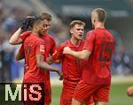 17.05.2025, Fussball 1. Bundesliga 2024/2025, 34. Spieltag,  TSG 1899 Hoffenheim - FC Bayern Mnchen, In der Pre-Zero-Arena Sinsheim. Torjubel v.l. Michael Olise (FC Bayern Mnchen), Josip Stanisic (Bayern Mnchen), Joshua Kimmich (FC Bayern Mnchen) und Eric Dier (FC Bayern Mnchen) 

