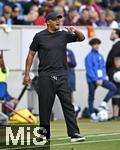 17.05.2025, Fussball 1. Bundesliga 2024/2025, 34. Spieltag,  TSG 1899 Hoffenheim - FC Bayern Mnchen, In der Pre-Zero-Arena Sinsheim. Trainer Vincent Kompany (FC Bayern Mnchen) gestikuliert.

