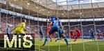 17.05.2025, Fussball 1. Bundesliga 2024/2025, 34. Spieltag,  TSG 1899 Hoffenheim - FC Bayern Mnchen, In der Pre-Zero-Arena Sinsheim. Torschuss zum 4:0 von Harry Kane (re, FC Bayern Mnchen) gegen Torwart Oliver Baumann (li, TSG 1899 Hoffenheim) 


