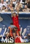 17.05.2025, Fussball 1. Bundesliga 2024/2025, 34. Spieltag,  TSG 1899 Hoffenheim - FC Bayern M�nchen, In der Pre-Zero-Arena Sinsheim.  Thomas M�ller (FC Bayern M�nchen) winkt nach seiner Auswechslung den Fans zu.