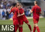 17.05.2025, Fussball 1. Bundesliga 2024/2025, 34. Spieltag,  TSG 1899 Hoffenheim - FC Bayern M�nchen, In der Pre-Zero-Arena Sinsheim. Torjubel Michael Olise (FC Bayern M�nchen), Joshua Kimmich (FC Bayern M�nchen) 