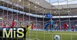 17.05.2025, Fussball 1. Bundesliga 2024/2025, 34. Spieltag,  TSG 1899 Hoffenheim - FC Bayern M�nchen, In der Pre-Zero-Arena Sinsheim.  nach dem Gegentor zum 0:3, Torwart Oliver Baumann (TSG 1899 Hoffenheim) am Boden.