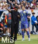 17.05.2025, Fussball 1. Bundesliga 2024/2025, 34. Spieltag,  TSG 1899 Hoffenheim - FC Bayern M�nchen, In der Pre-Zero-Arena Sinsheim. Trainer Vincent Kompany (FC Bayern M�nchen) mit Torwart Manuel Neuer (FC Bayern M�nchen) am Spielfeldrand 