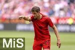 17.05.2025, Fussball 1. Bundesliga 2024/2025, 34. Spieltag,  TSG 1899 Hoffenheim - FC Bayern M�nchen, In der Pre-Zero-Arena Sinsheim. Thomas M�ller (FC Bayern M�nchen) gibt Anweisungen.