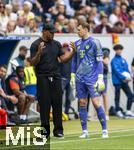 17.05.2025, Fussball 1. Bundesliga 2024/2025, 34. Spieltag,  TSG 1899 Hoffenheim - FC Bayern M�nchen, In der Pre-Zero-Arena Sinsheim. Trainer Vincent Kompany (FC Bayern M�nchen) mit Torwart Manuel Neuer (FC Bayern M�nchen) am Spielfeldrand 