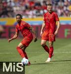 17.05.2025, Fussball 1. Bundesliga 2024/2025, 34. Spieltag,  TSG 1899 Hoffenheim - FC Bayern M�nchen, In der Pre-Zero-Arena Sinsheim. v.li: Michael Olise (FC Bayern M�nchen) und Eric Dier (FC Bayern M�nchen) 