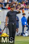 17.05.2025, Fussball 1. Bundesliga 2024/2025, 34. Spieltag,  TSG 1899 Hoffenheim - FC Bayern M�nchen, In der Pre-Zero-Arena Sinsheim. Trainer Vincent Kompany (FC Bayern M�nchen) am Spielfeldrand  
