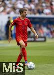 17.05.2025, Fussball 1. Bundesliga 2024/2025, 34. Spieltag,  TSG 1899 Hoffenheim - FC Bayern M�nchen, In der Pre-Zero-Arena Sinsheim. Thomas M�ller (FC Bayern M�nchen) am Ball 
