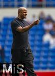 17.05.2025, Fussball 1. Bundesliga 2024/2025, 34. Spieltag,  TSG 1899 Hoffenheim - FC Bayern M�nchen, In der Pre-Zero-Arena Sinsheim. Trainer Vincent Kompany (FC Bayern M�nchen) lachend 