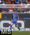 17.05.2025, Fussball 1. Bundesliga 2024/2025, 34. Spieltag,  TSG 1899 Hoffenheim - FC Bayern M�nchen, In der Pre-Zero-Arena Sinsheim. Torwart Manuel Neuer (FC Bayern M�nchen) am Ball 