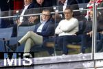17.05.2025, Fussball 1. Bundesliga 2024/2025, 34. Spieltag,  TSG 1899 Hoffenheim - FC Bayern M�nchen, In der Pre-Zero-Arena Sinsheim. Ehrentrib�ne, v.li: Vorstandsvorsitzender Jan-Christian Dreesen (FC Bayern M�nchen), Sportvorstand Max Eberl (Bayern M�nchen), Gesch�ftsf�hrer Michael Diederich (FC Bayern M�nchen) 