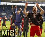 17.05.2025, Fussball 1. Bundesliga 2024/2025, 34. Spieltag,  TSG 1899 Hoffenheim - FC Bayern M�nchen, In der Pre-Zero-Arena Sinsheim. Schlussjubel der Bayern nach dem Spiel. Torwart Manuel Neuer (FC Bayern M�nchen) Konrad Laimer (FC Bayern M�nchen) 