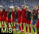 17.05.2025, Fussball 1. Bundesliga 2024/2025, 34. Spieltag,  TSG 1899 Hoffenheim - FC Bayern M�nchen, In der Pre-Zero-Arena Sinsheim. Schlussjubel der Bayern nach dem Spiel.  Raphael Guerreiro (FC Bayern M�nchen), Michael Olise (FC Bayern M�nchen), Kingsley Coman (FC Bayern M�nchen), Sacha Boey (FC Bayern M�nchen), Torwart Daniel Peretz (FC Bayern M�nchen), Gabriel Vidovic (FC Bayern M�nchen), Harry Kane (FC Bayern M�nchen), Konrad Laimer (FC Bayern M�nchen) 