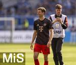 17.05.2025, Fussball 1. Bundesliga 2024/2025, 34. Spieltag,  TSG 1899 Hoffenheim - FC Bayern M�nchen, In der Pre-Zero-Arena Sinsheim. Schlussjubel der Bayern nach dem Spiel. Thomas M�ller (FC Bayern M�nchen) lachend 