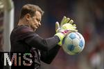 17.05.2025, Fussball 1. Bundesliga 2024/2025, 34. Spieltag,  TSG 1899 Hoffenheim - FC Bayern M�nchen, In der Pre-Zero-Arena Sinsheim. Torwart Manuel Neuer (FC Bayern M�nchen) beim Aufw�rmen.