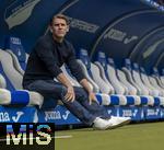 17.05.2025, Fussball 1. Bundesliga 2024/2025, 34. Spieltag,  TSG 1899 Hoffenheim - FC Bayern M�nchen, In der Pre-Zero-Arena Sinsheim. Sportdirektor Christoph Freund (Bayern M�nchen) nachdenklich  