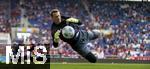 17.05.2025, Fussball 1. Bundesliga 2024/2025, 34. Spieltag,  TSG 1899 Hoffenheim - FC Bayern M�nchen, In der Pre-Zero-Arena Sinsheim. Torwart Manuel Neuer (FC Bayern M�nchen) beim Aufw�rmen. 