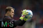 17.05.2025, Fussball 1. Bundesliga 2024/2025, 34. Spieltag,  TSG 1899 Hoffenheim - FC Bayern M�nchen, In der Pre-Zero-Arena Sinsheim. Torwart Manuel Neuer (FC Bayern M�nchen) beim Aufw�rmen. 