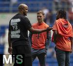 17.05.2025, Fussball 1. Bundesliga 2024/2025, 34. Spieltag,  TSG 1899 Hoffenheim - FC Bayern M�nchen, In der Pre-Zero-Arena Sinsheim. v.lI: Trainer Vincent Kompany (FC Bayern M�nchen), Joshua Kimmich (FC Bayern M�nchen), Serge Gnabry (FC Bayern M�nchen), 