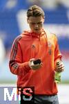 17.05.2025, Fussball 1. Bundesliga 2024/2025, 34. Spieltag,  TSG 1899 Hoffenheim - FC Bayern M�nchen, In der Pre-Zero-Arena Sinsheim. Torwart Jonas Urbig (FC Bayern M�nchen) mit Handy