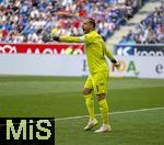 17.05.2025, Fussball 1. Bundesliga 2024/2025, 34. Spieltag,  TSG 1899 Hoffenheim - FC Bayern M�nchen, In der Pre-Zero-Arena Sinsheim. Torwart Oliver Baumann (TSG 1899 Hoffenheim) in Aktion 