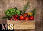 19.05.2025,  Tomaten-Kiste mit Basilikum und Rosmarin-Kruter.