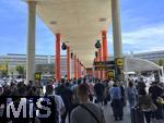 01.06.2024, Beliebtes Reiseziel der Deutschen, Mallorca. Airport Palma de Mallorca PMI, Ausgangsbereich, die Urlauber finden hier ihre Taxis oder Transferbusse.