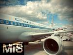 17.06.2024, Beliebtes Reiseziel der Deutschen, Mallorca. Airport Palma de Mallorca PMI, Abflug-Terminal mit dem Flugzeug der Condor Airways. Airbus A320-200 Hans, mit dem Retro-Design-Aufdruck erinnert der Condor-Airbus mit der Kennung D-AICH an die Anfnge des Ferienflugs.
