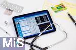 30.05.2025, Gesundheitswesen: elektronische Patientenakte auf dem Screen des Tabletts.
