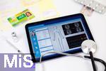 30.05.2025, Gesundheitswesen: elektronische Patientenakte auf dem Screen des Tabletts.