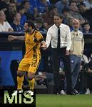 31.05.2025,  Fussball UEFA Championsleague Finale 2025:  Paris St. Germain - Inter Mailand, in der Allianz-Arena Mnchen.   
  Trainer Simone Inzaghi (Inter Mailand) peitscht Hakan Calhanoglu (Inter Mailand) 

