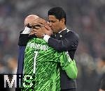 31.05.2025,  Fussball UEFA Championsleague Finale 2025:  Paris St. Germain - Inter Mailand, in der Allianz-Arena Mnchen.   Prsident Nasser Al-Khelaifi umarmnt Torwart Gianluigi Donnarumma (beide FC Paris Saint-Germain) 
  

