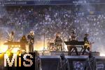31.05.2025,  Fussball UEFA Championsleague Finale 2025:  Paris St. Germain - Inter Mailand, in der Allianz-Arena Mnchen.  Erffnungs-Show mit der US-Band Linkin Park. Mike Shinoda, Emily Armstrong (Sngerin), Brad Delson, Dave Phoenix Farrell, Joe Hahn, Colin Brittain (Schlagzeug)