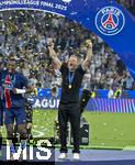 31.05.2025,  Fussball UEFA Championsleague Finale 2025:  Paris St. Germain - Inter Mailand, in der Allianz-Arena Mnchen. Siegerehrung des Championsleague-Siegers Paris St. Germaine, Trainer Luis Enrique (FC Paris Saint-Germain) jubelt.