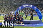 31.05.2025,  Fussball UEFA Championsleague Finale 2025:  Paris St. Germain - Inter Mailand, in der Allianz-Arena Mnchen. Siegerehrung des Championsleague-Siegers Paris St. Germaine, re: Trainer Luis Enrique (FC Paris Saint-Germain) 
