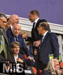 31.05.2025,  Fussball UEFA Championsleague Finale 2025:  Paris St. Germain - Inter Mailand, in der Allianz-Arena Mnchen. Ehrengste, Gianni Infantino (li, Prsident FIFA) begrt UEFA Prsident Aleksander Ceferin (re)




