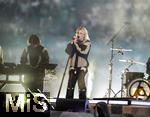 31.05.2025,  Fussball UEFA Championsleague Finale 2025:  Paris St. Germain - Inter Mailand, in der Allianz-Arena Mnchen. Erffnungs-Show mit der US-Band Linkin Park. Emily Armstrong (Sngerin) am Mikrofon.
