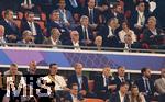 31.05.2025,  Fussball UEFA Championsleague Finale 2025:  Paris St. Germain - Inter Mailand, in der Allianz-Arena Mnchen. Ehrengste, mit Ex-Vorstandsvorsitzender Karl-Heinz Rummenigge (FC Bayern Mnchen), Ehren-Prsident Uli Hoene (FC Bayern Mnchen, Hoeness) mit Sonnenbrille, Frau Susi, Prsident Herbert Hainer (FC Bayern) 