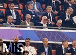 31.05.2025,  Fussball UEFA Championsleague Finale 2025:  Paris St. Germain - Inter Mailand, in der Allianz-Arena Mnchen. Ehrengste, mit Ex-Vorstandsvorsitzender Karl-Heinz Rummenigge (FC Bayern Mnchen), Ehren-Prsident Uli Hoene (2.v.re, oben, FC Bayern Mnchen, Hoeness), Frau Susi, Prsident Herbert Hainer (FC Bayern) 