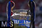31.05.2025,  Fussball UEFA Championsleague Finale 2025:  Paris St. Germain - Inter Mailand, in der Allianz-Arena Mnchen. Der Championsleague-Pokal steht auf der Stele bereit. Geschmckt mit Bndern in den Vereinsfarben der beiden Final-Teams.