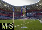 31.05.2025,  Fussball UEFA Championsleague Finale 2025:  Paris St. Germain - Inter Mailand, in der Allianz-Arena Mnchen. Der Championsleague-Pokal steht auf der Stele bereit. Geschmckt mit Bndern in den Vereinsfarben der beiden Final-Teams.