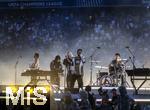 31.05.2025,  Fussball UEFA Championsleague Finale 2025:  Paris St. Germain - Inter Mailand, in der Allianz-Arena Mnchen. Erffnungs-Show mit der US-Band Linkin Park. Mike Shinoda, Emily Armstrong (Sngerin), Brad Delson, Dave Phoenix Farrell, Joe Hahn, Colin Brittain (Schlagzeug)
