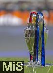 31.05.2025,  Fussball UEFA Championsleague Finale 2025:  Paris St. Germain - Inter Mailand, in der Allianz-Arena Mnchen. Der Championsleague-Pokal steht auf der Stele bereit. Geschmckt mit Bndern in den Vereinsfarben der beiden Final-Teams.